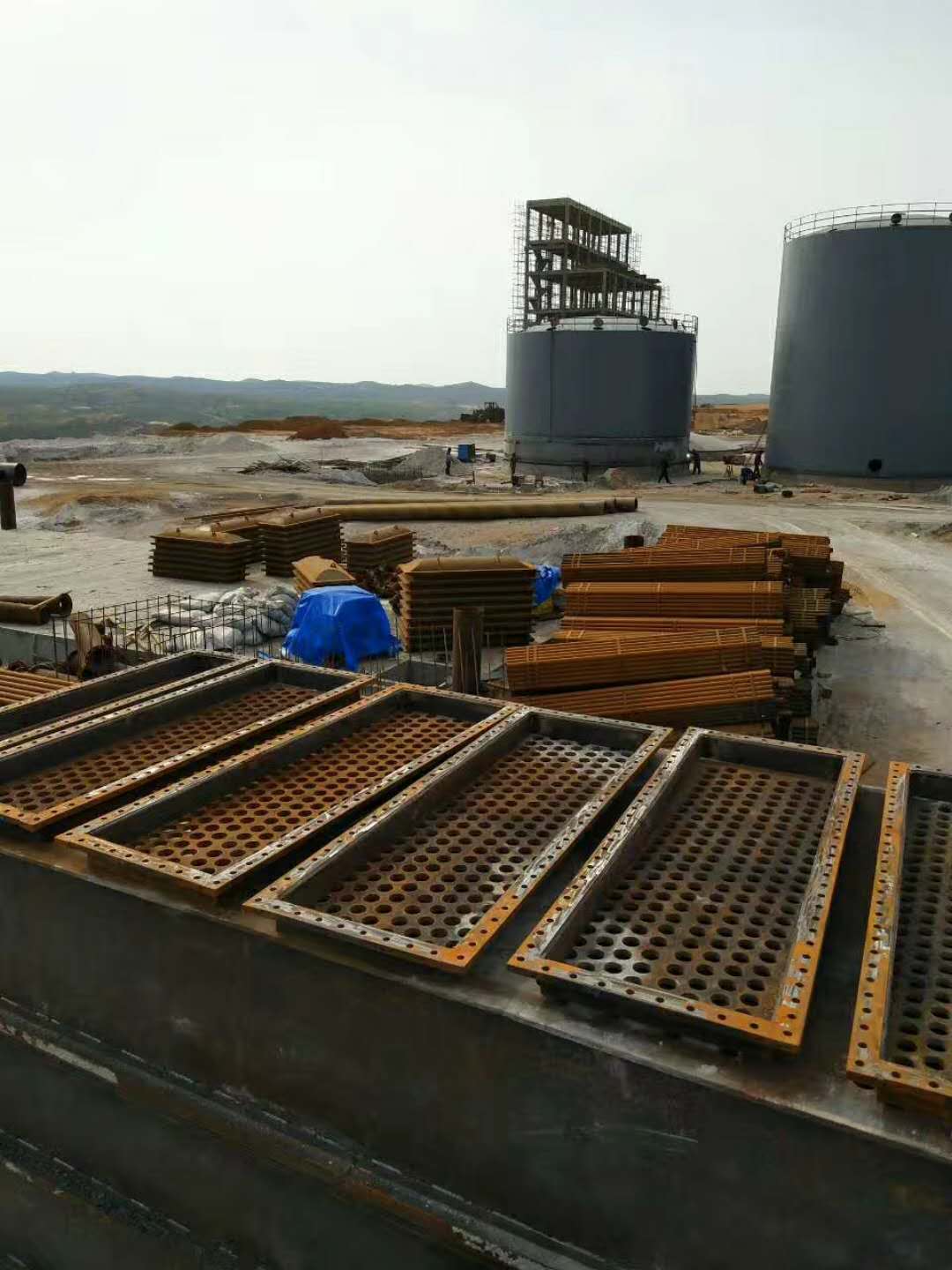 初冷器換管現(xiàn)場(chǎng)